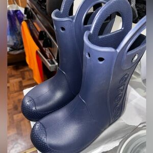 Basically new croc rain boots navy